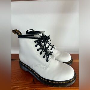 Dr. Martens 101 Yellow Stitch White Smooth Leather Ankle Boots Women’s 8 Men’s 7